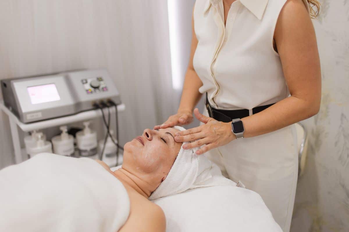 Tratamiento facial en cabina en Lorena Aranda Beauty, El Albir Tratamiento facial en cabina en Lorena Aranda Beauty, El Albir